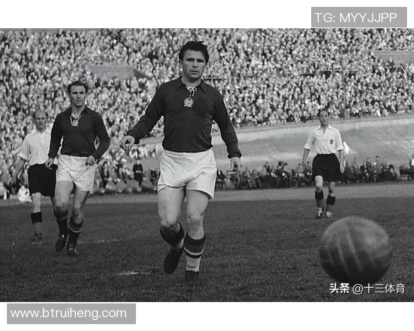 全球足球球星进球数排名榜：历史传奇与现役巨星的较量